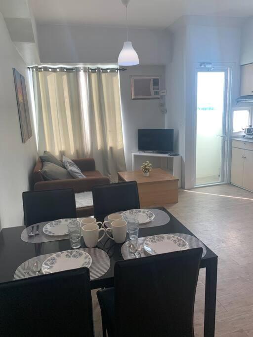 Lovely Spacious Condo With Balcony - Housity