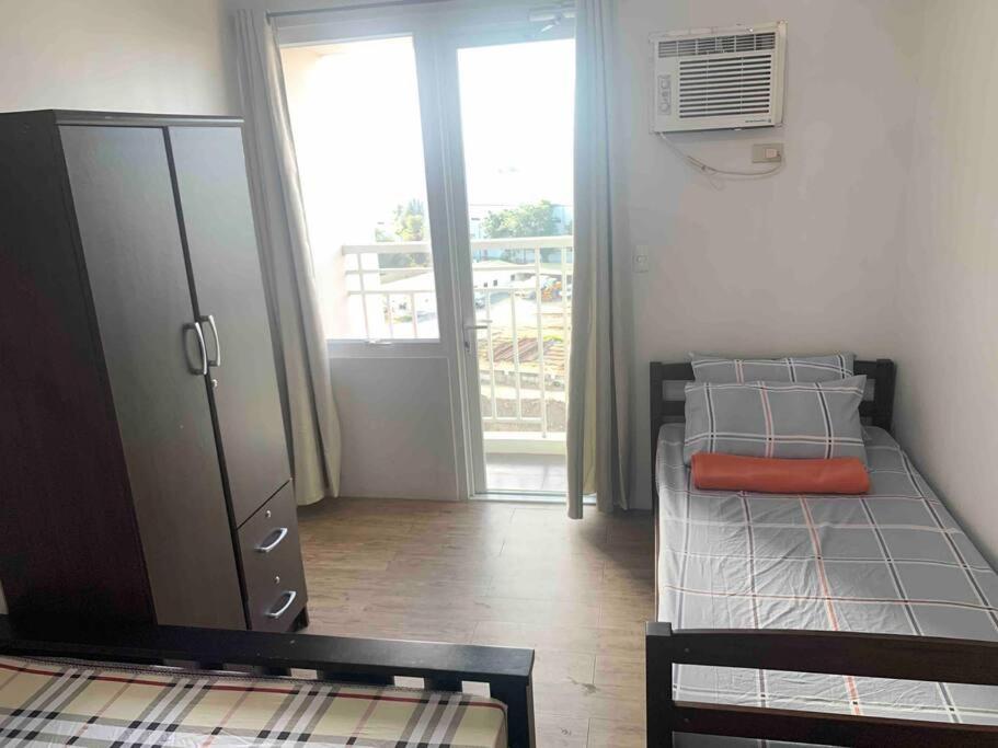 Lovely Spacious Condo With Balcony - Housity