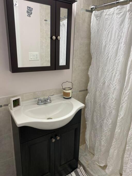 Gorgeous 6 bedroom 3 bath home in Freeport - Housity