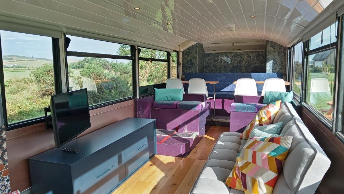 Lovingly converted self catering Double Decker Bus - Housity