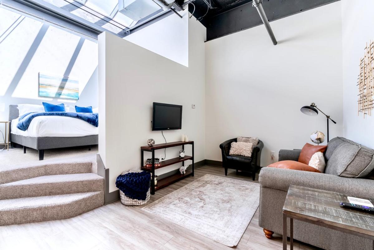 Lofted Living - Beautiful Luxury Loft - King Bed, Work Desk and Off-Street Parking Near Park Ave - Housity