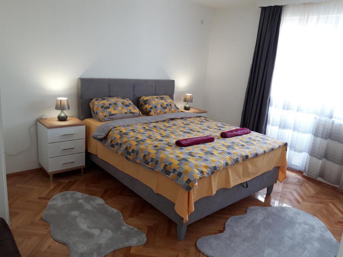 Stan na dan Simikic - Housity
