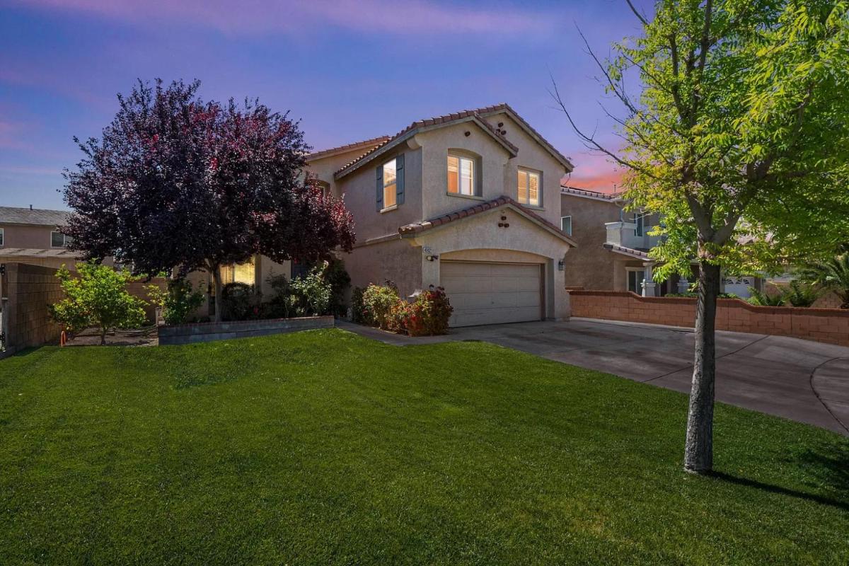 Modern Rooms & Suites in West Lancaster - Housity