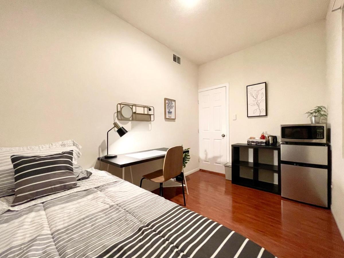 Modern Rooms & Suites in West Lancaster - Housity