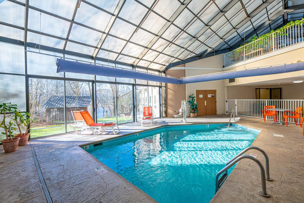 River Bend Inn - Pigeon Forge - Housity