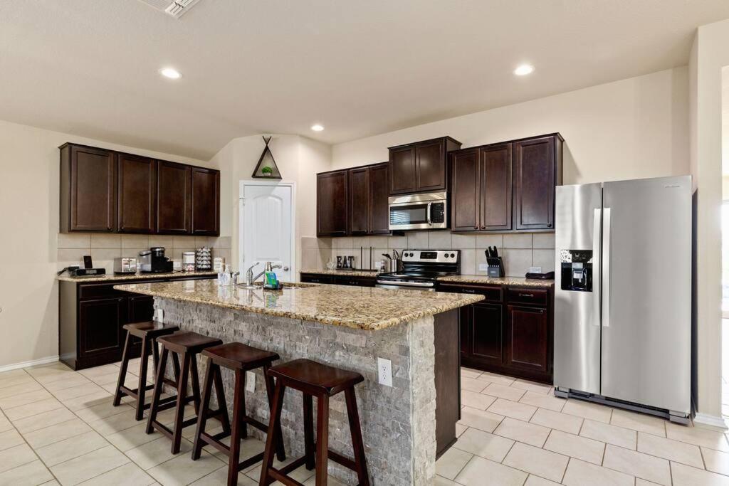 Cozy Home Near AF BMT Base, Seaworld, & Riverwalk - Housity