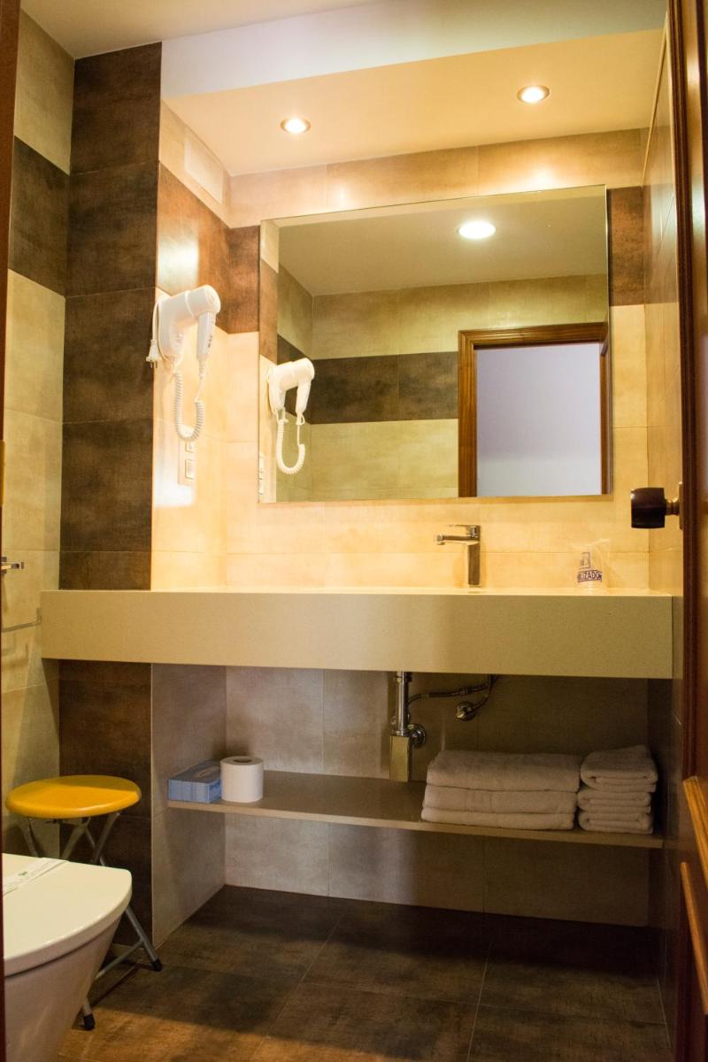 Hotel L'Escala - Housity