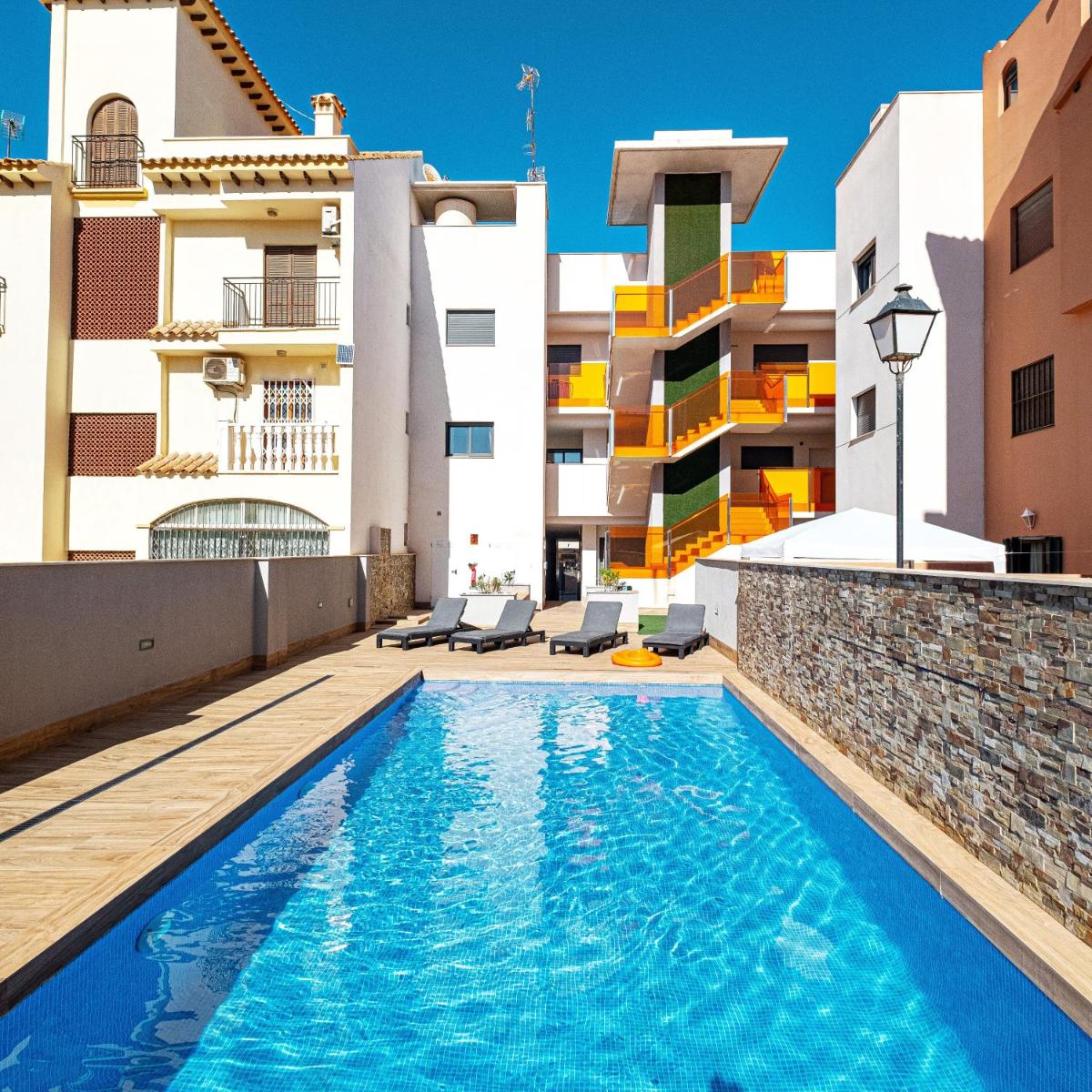 Modern Beach & Spa - Housity