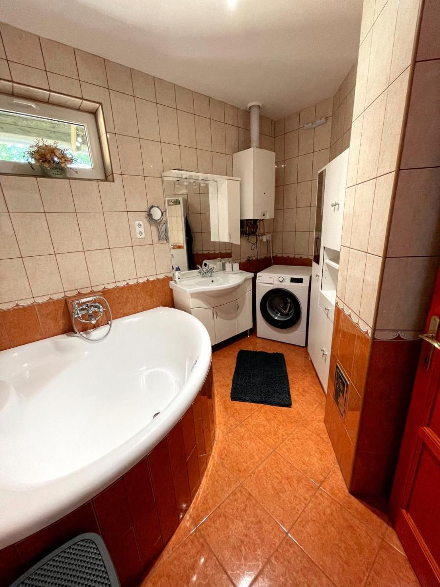 M&V Vendégház - Housity