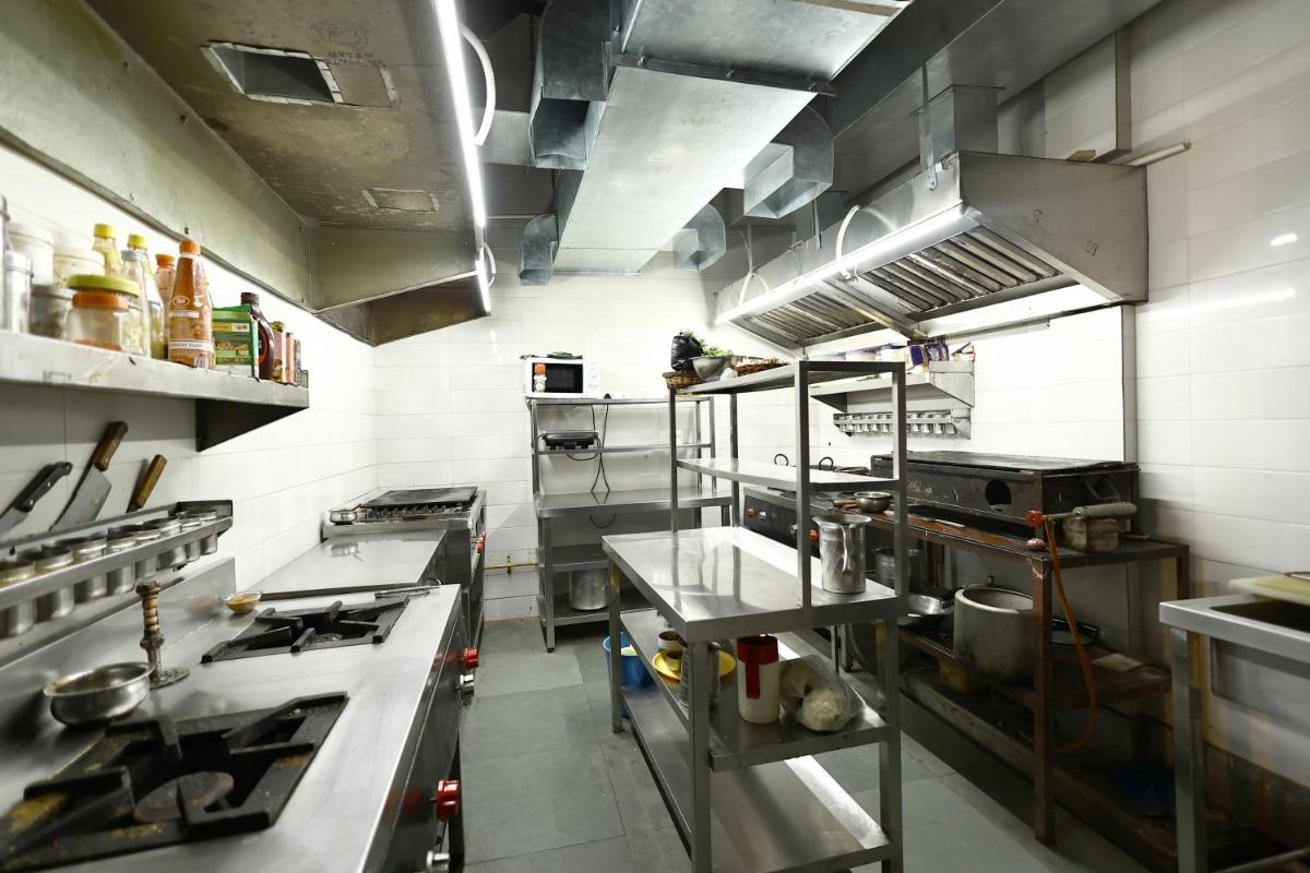 Lucky Restaurant & Guest House - Housity