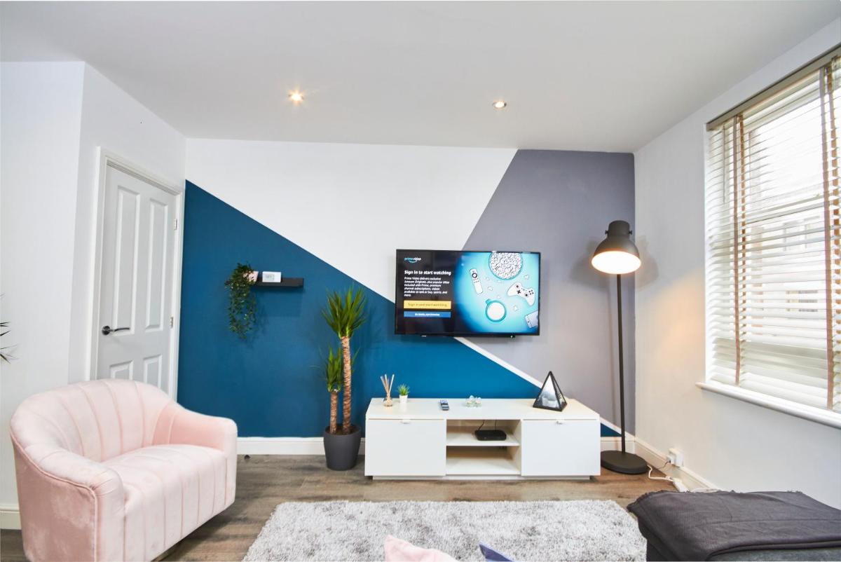 Stunning 2 bed Apartment - Central Location - Housity
