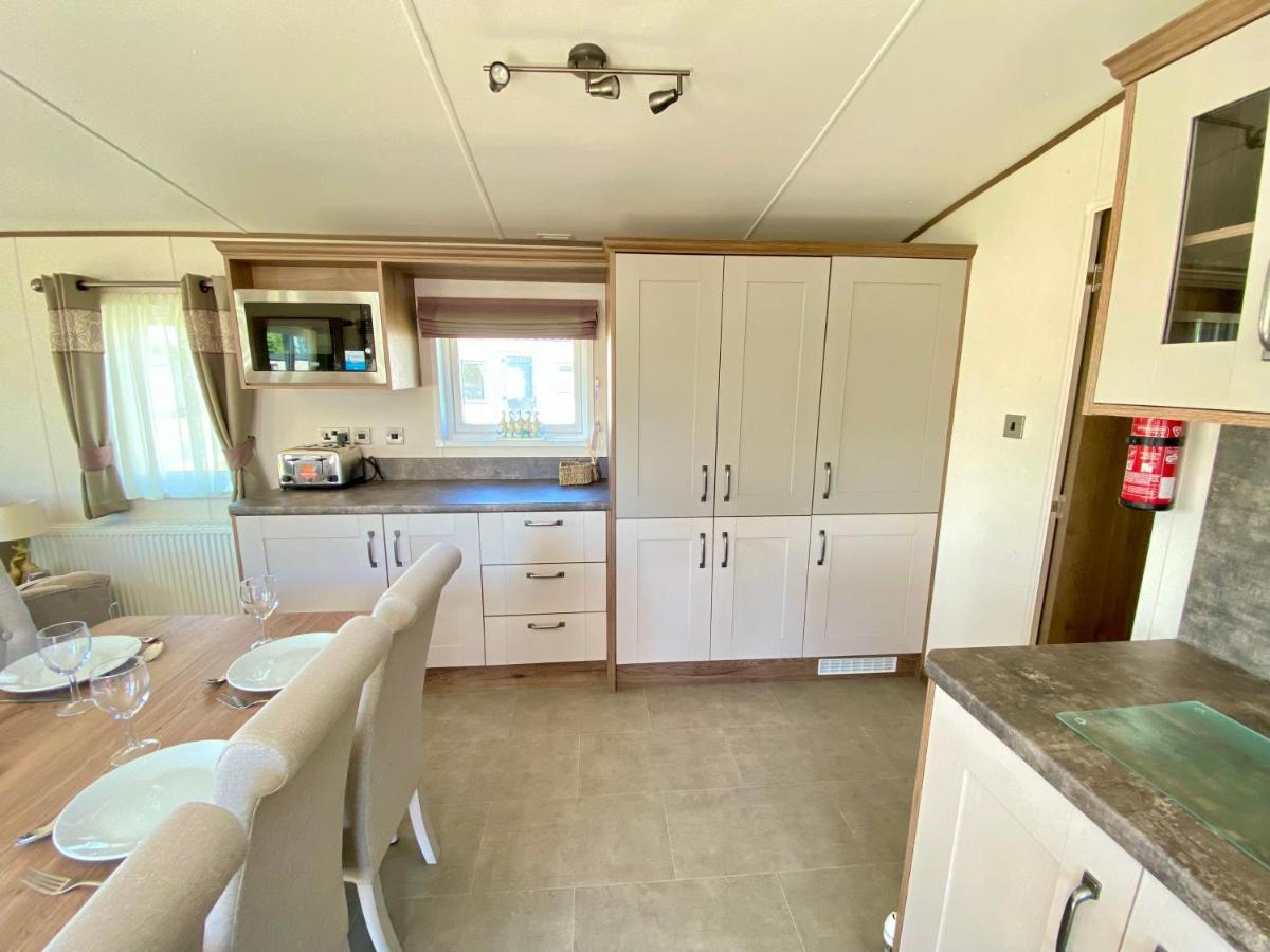 Puddleducks, Dog Friendly Hot Tub Lodge - Housity