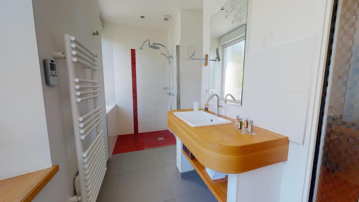 Salle de bains dans l'établissement Villa Elisa M