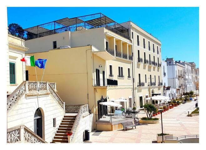 Grazioso appartamento in palazzo storico con vista mare - Housity