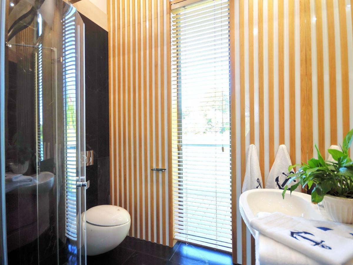 Unique holiday home on the water, Bytów - Housity