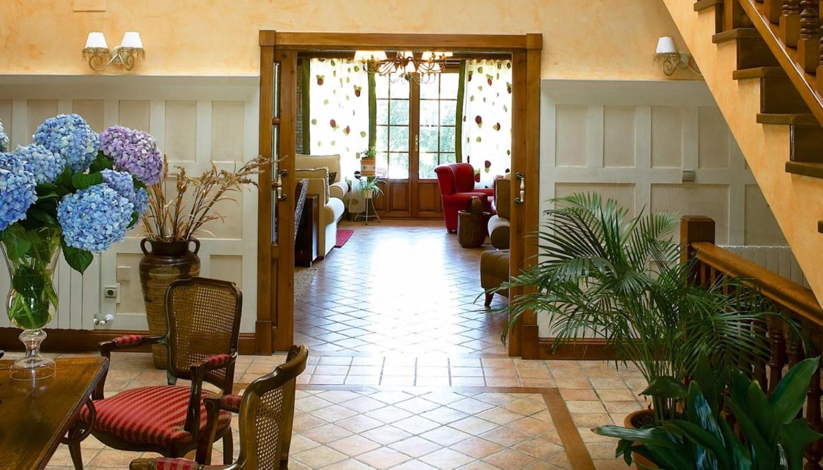 Hotel Posada La Robleda - Housity