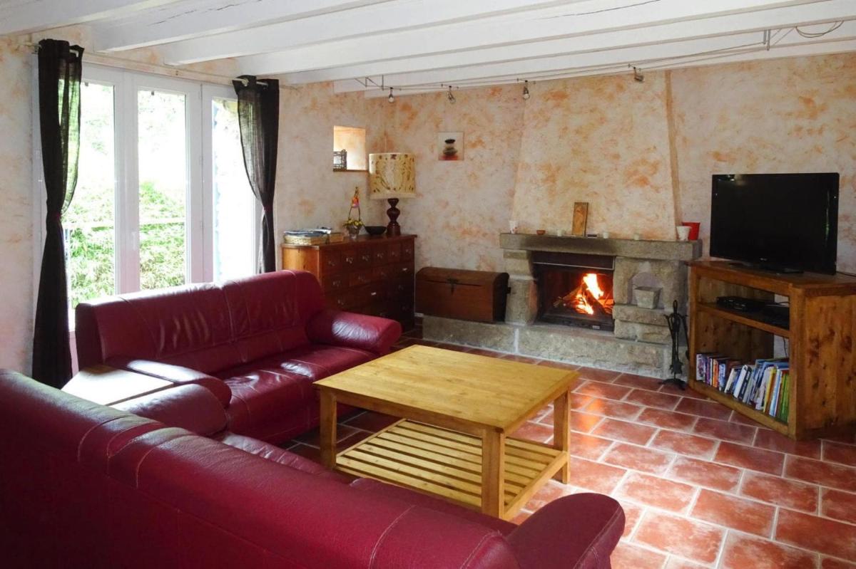 Country house with canoe and tree house - Housity
