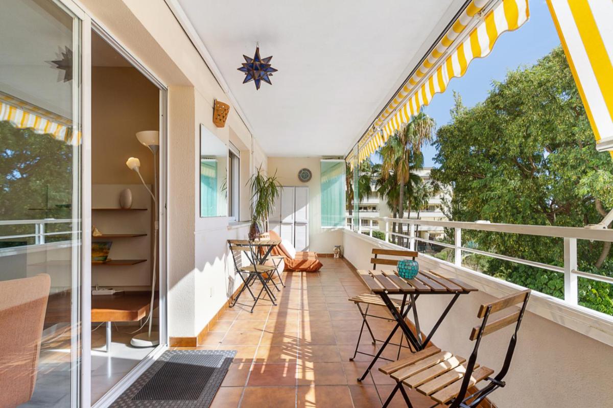 Benalmadena with seasonal pool & parking near the beach - Housity