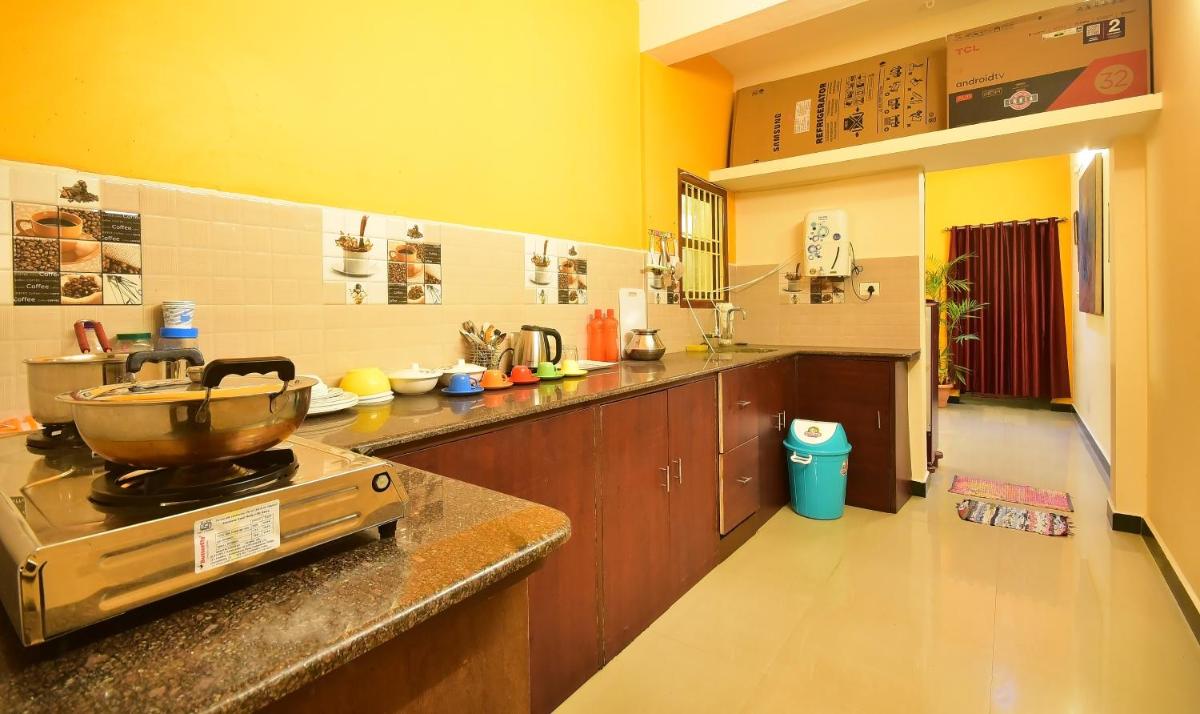 Villa Freddy 2 Rooms property with two Weeler parking only - Hizvo