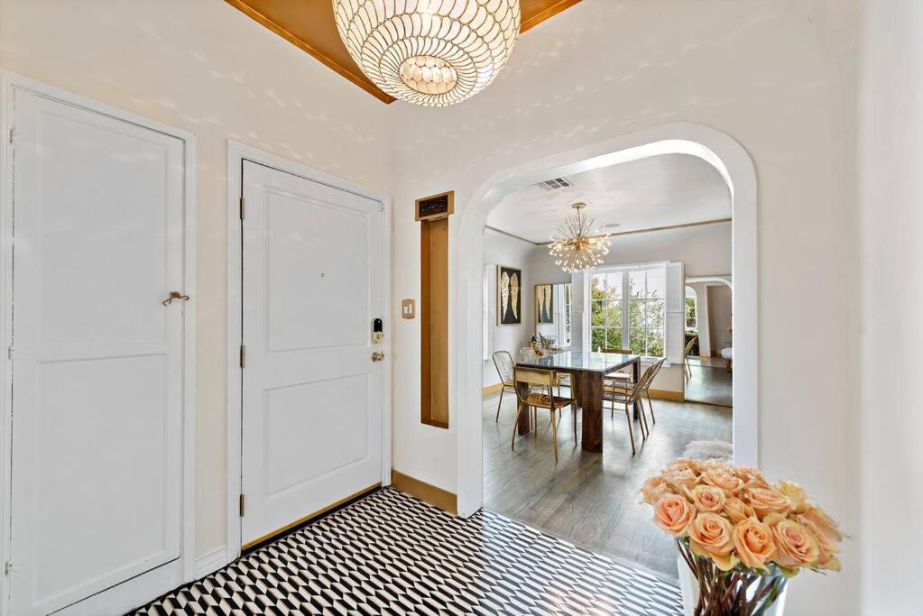 Luxury Canyon Villa With Heated Jacuzzi - Housity