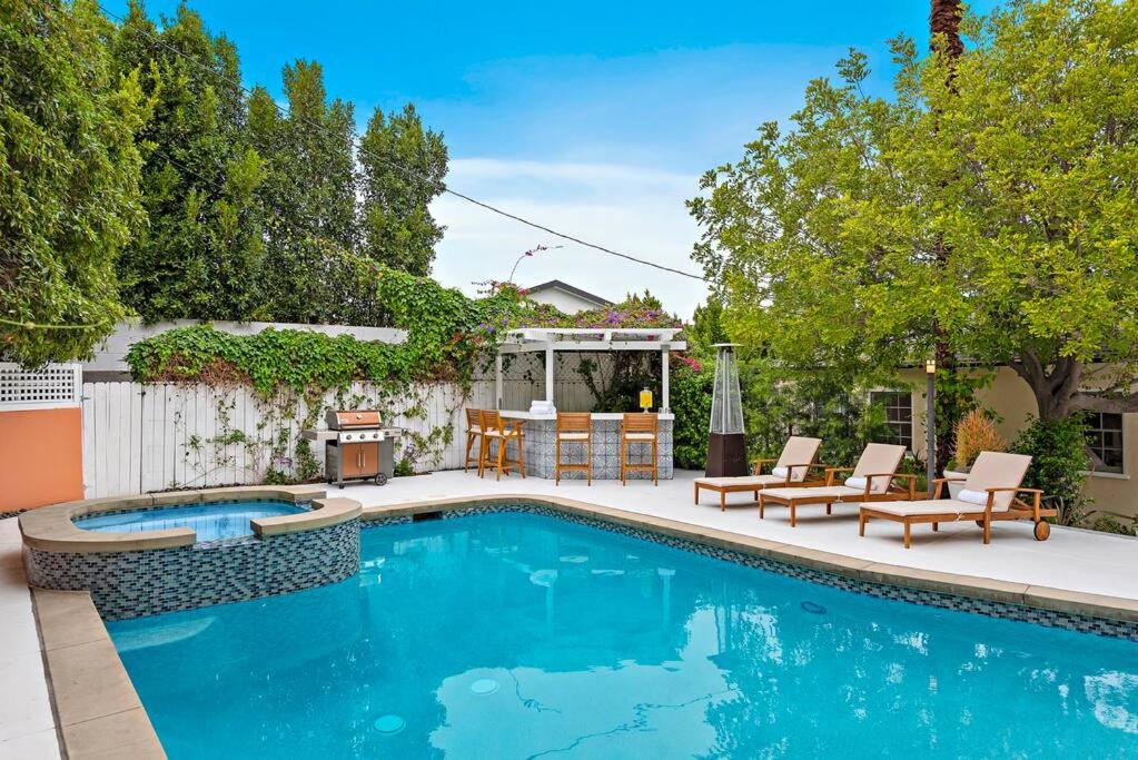 Luxury Canyon Villa With Heated Jacuzzi - Housity