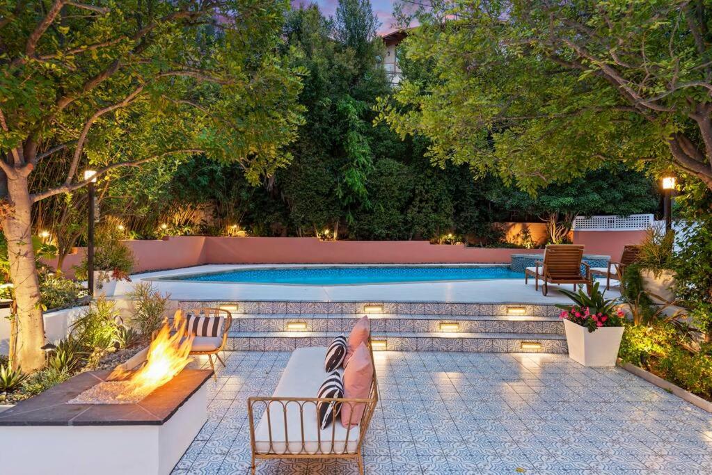 Luxury Canyon Villa With Heated Jacuzzi - Housity