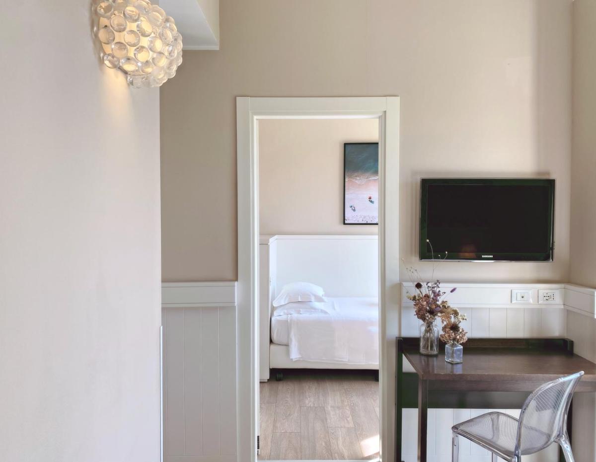 Hotel Villa Rosa Riviera - Housity