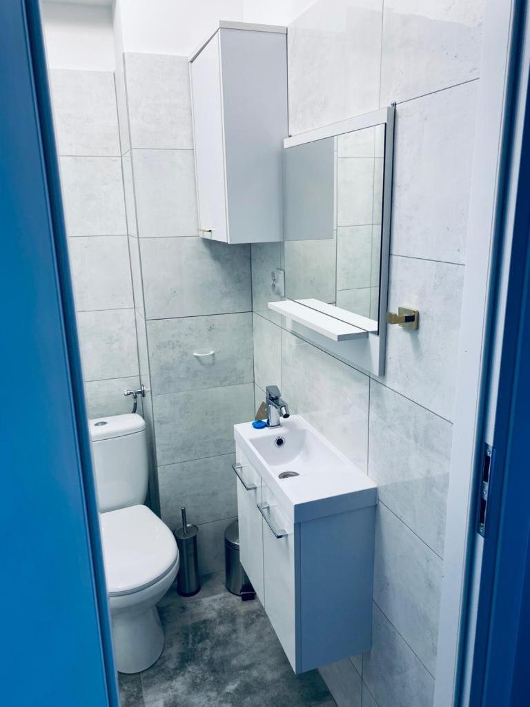 2Lustra - Housity
