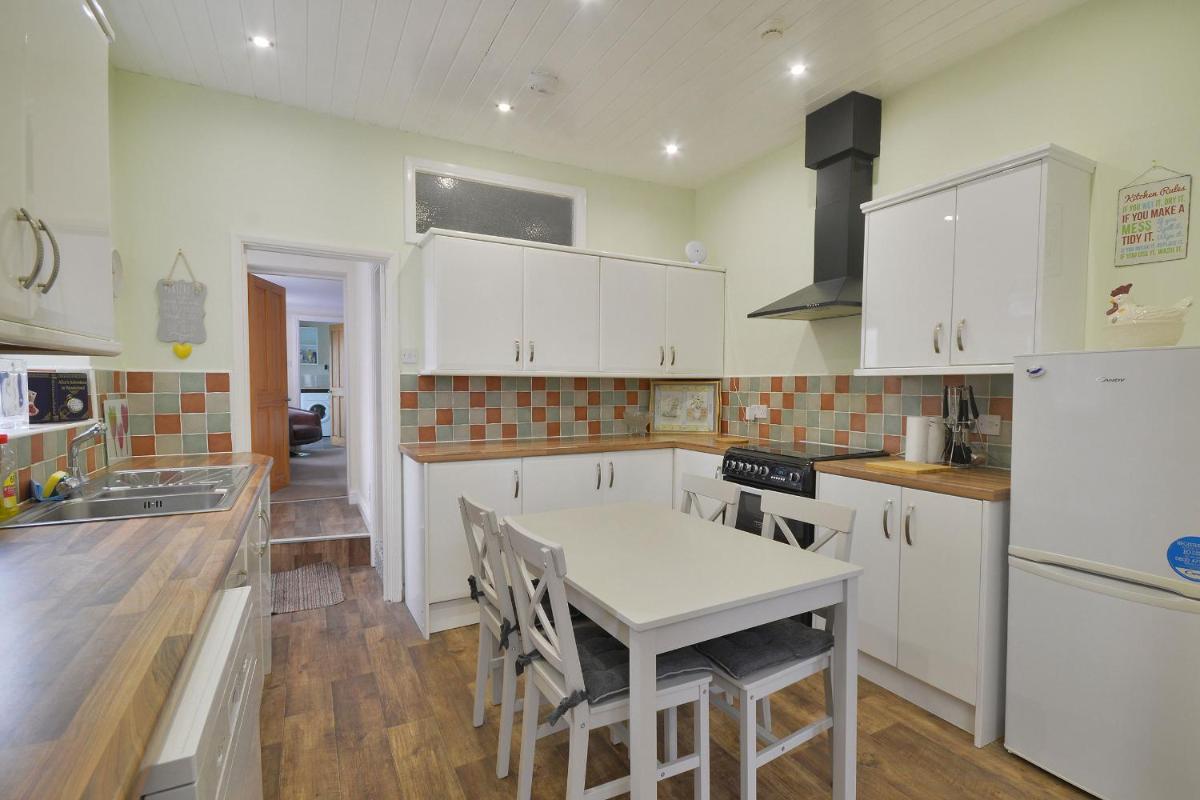 Suitetrails - Brightwater, Spacious Modern Ground Floor Apartment, for up to 6 guests