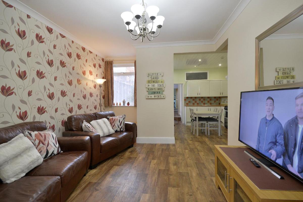 Suitetrails - Brightwater, Spacious Modern Ground Floor Apartment, for up to 6 guests