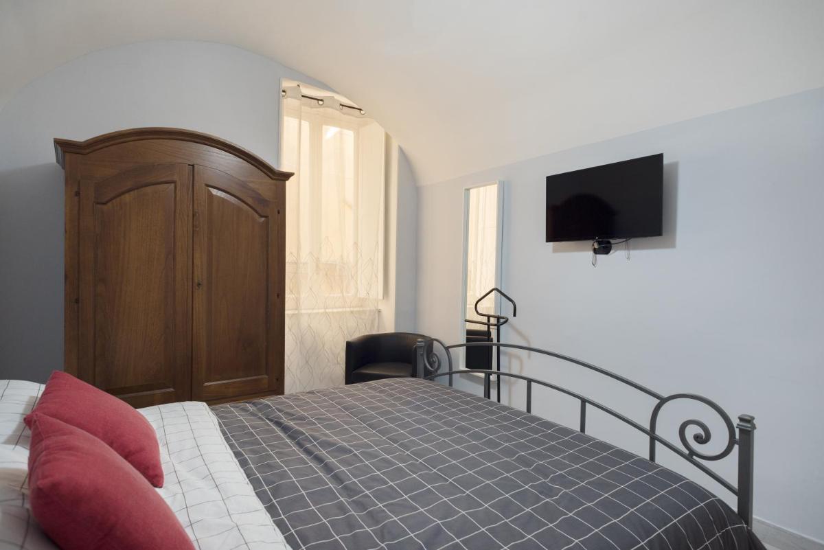 (Room in Naples) Residenza Beccadelli - Housity