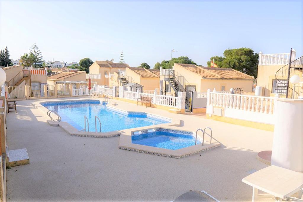 Spacious 2 Bed Detached Villa with communal pool - Housity
