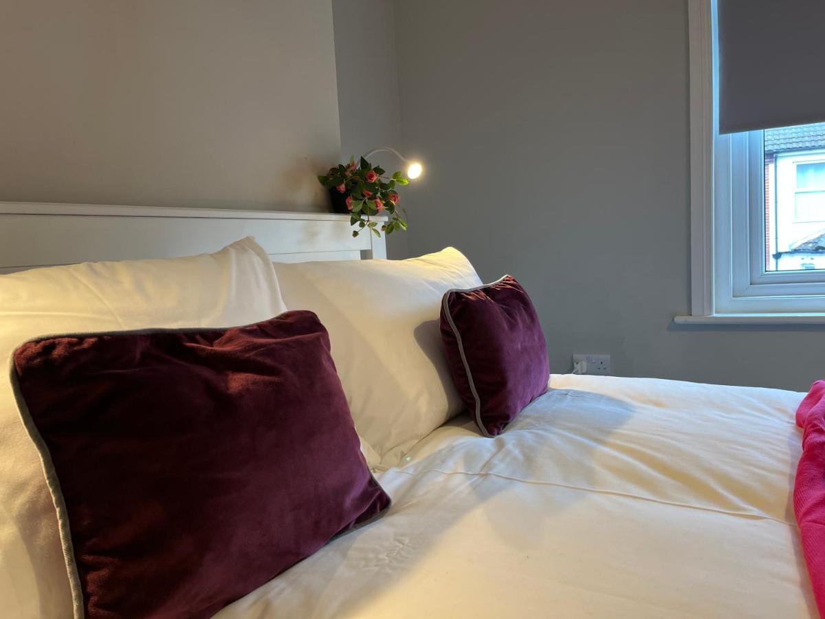 Three Bedroom City Home with Garden - Housity