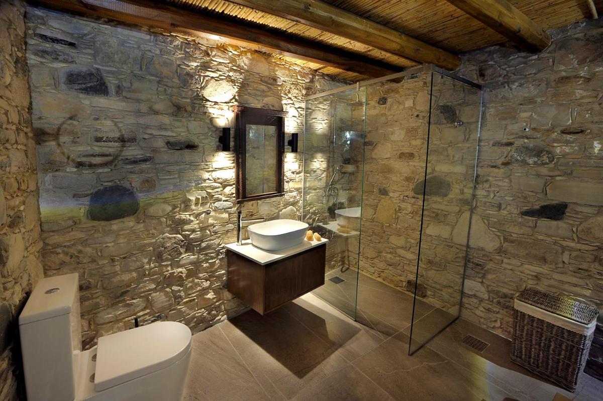 Pentasino Traditional House - Housity