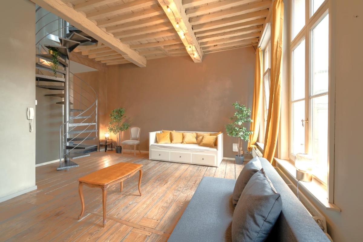 Suitetrails - The Charming Hendrik Square Apartments