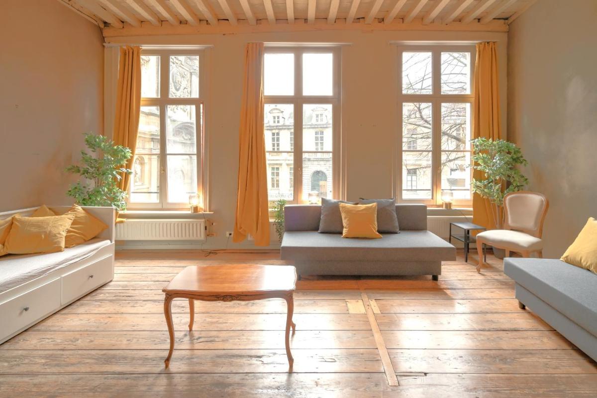 Suitetrails - The Charming Hendrik Square Apartments