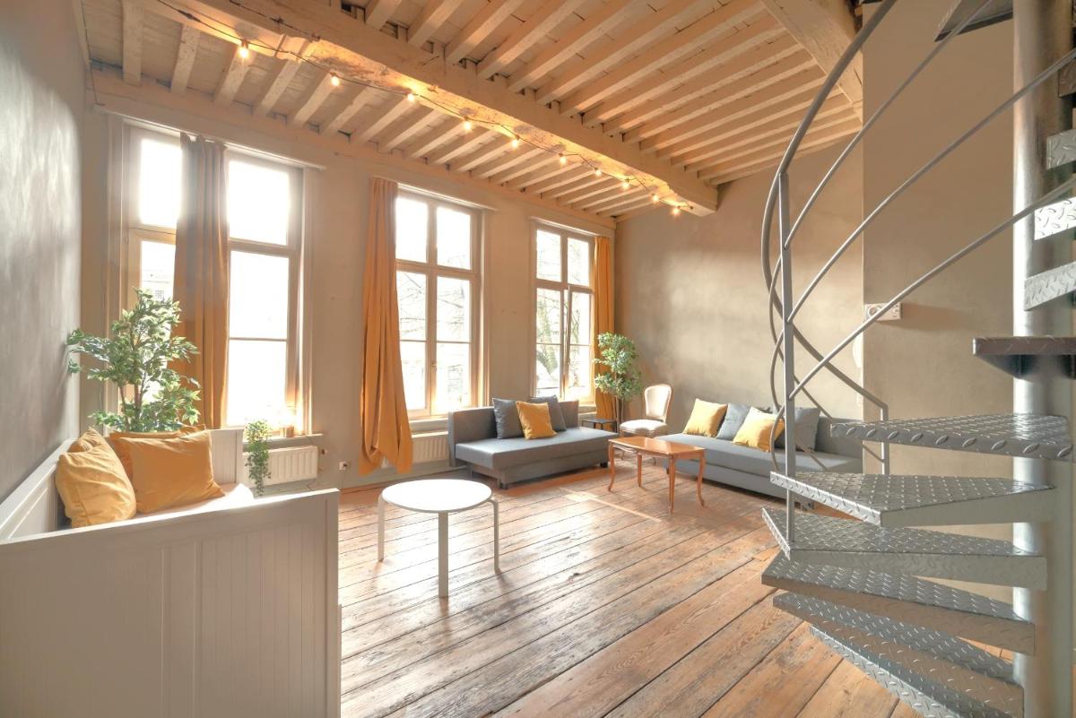 Suitetrails - The Charming Hendrik Square Apartments