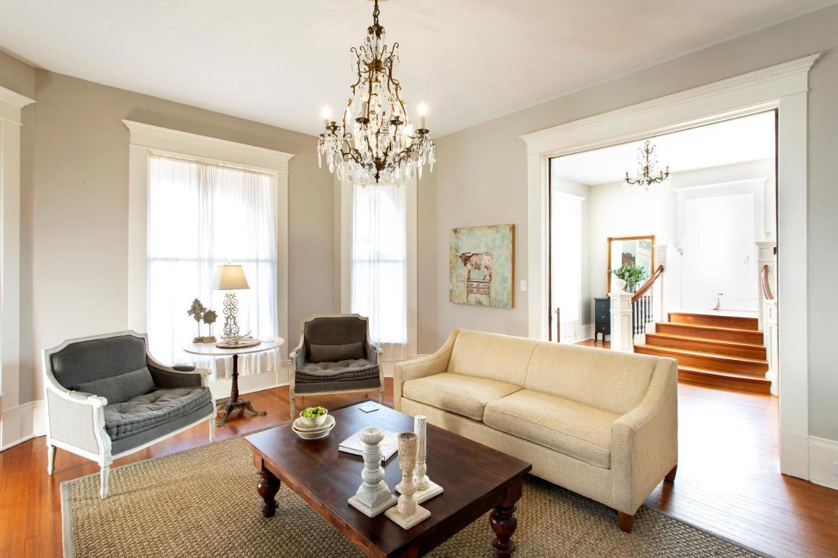 Katy House Bed and Breakfast - Housity