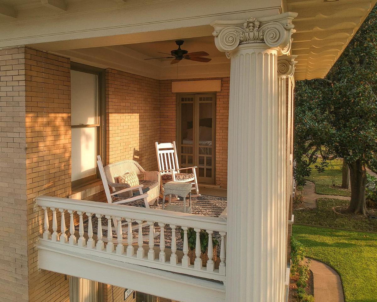 Katy House Bed and Breakfast - Housity