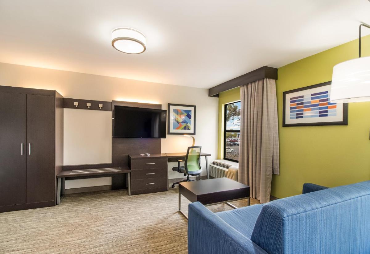Clarion Pointe New Bern - Housity