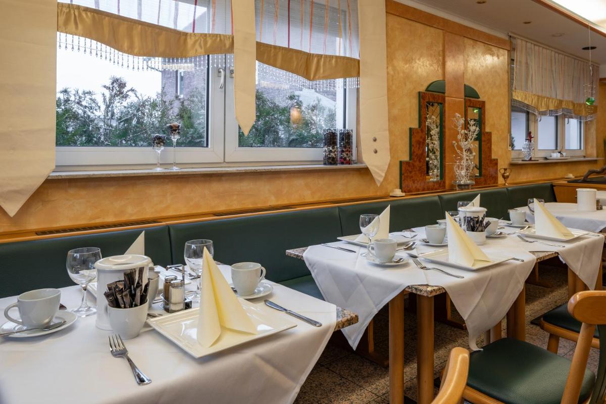 Hotel Esmer - Housity