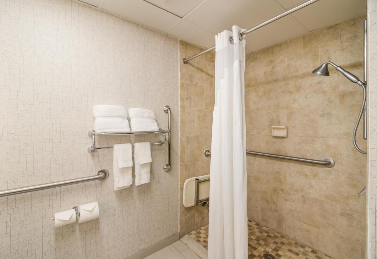 Clarion Pointe New Bern - Housity