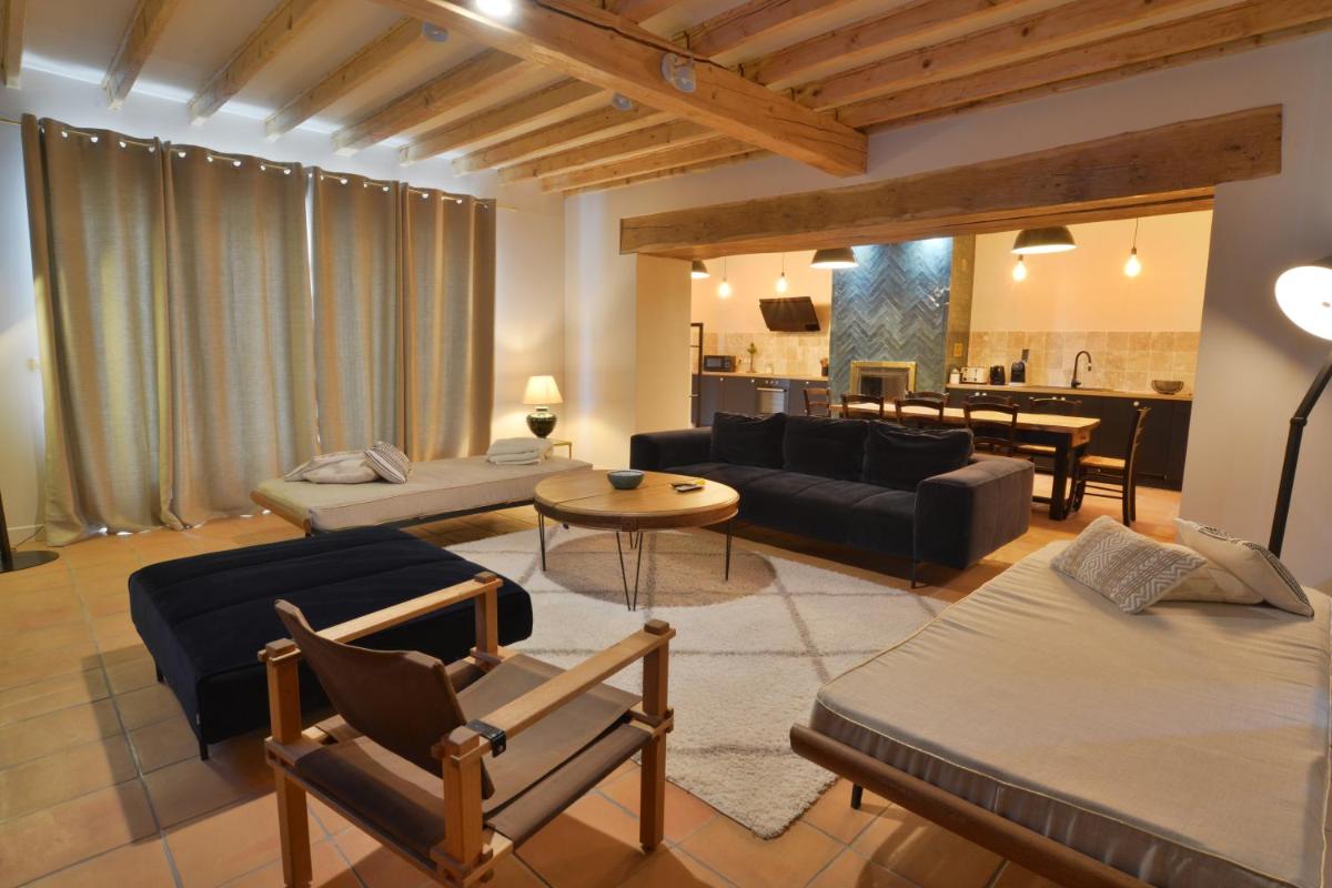 LUXURY Bergerie Corsica, PARIS Orly et disney - Housity