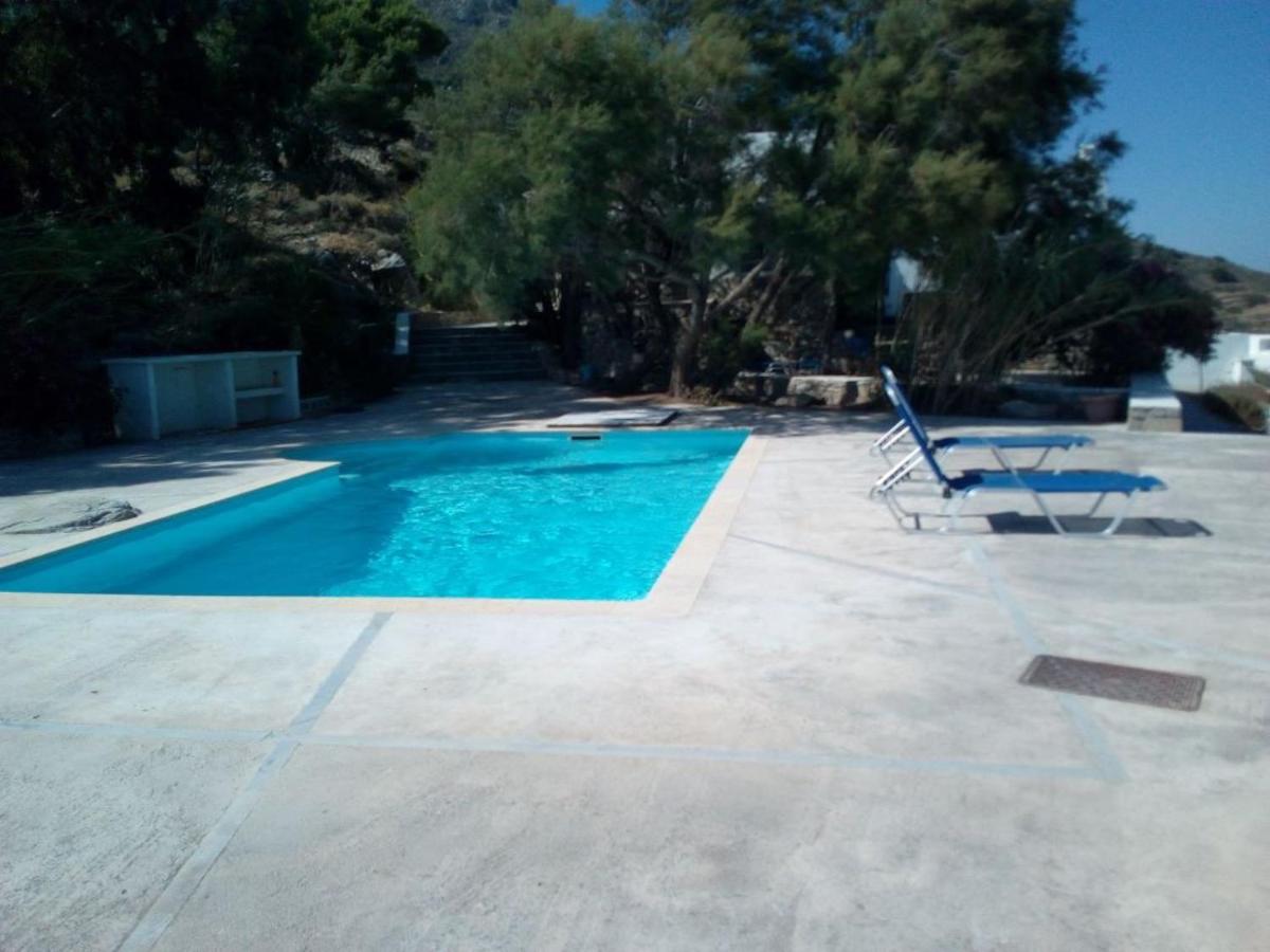 Semi-detached house on the heights of Parikia - Exceptional view of the Cyclades - Housity