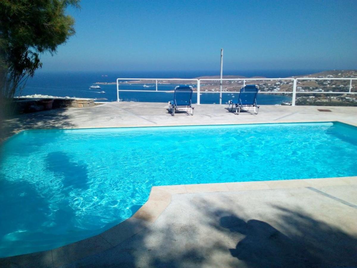 Semi-detached house on the heights of Parikia - Exceptional view of the Cyclades - Housity