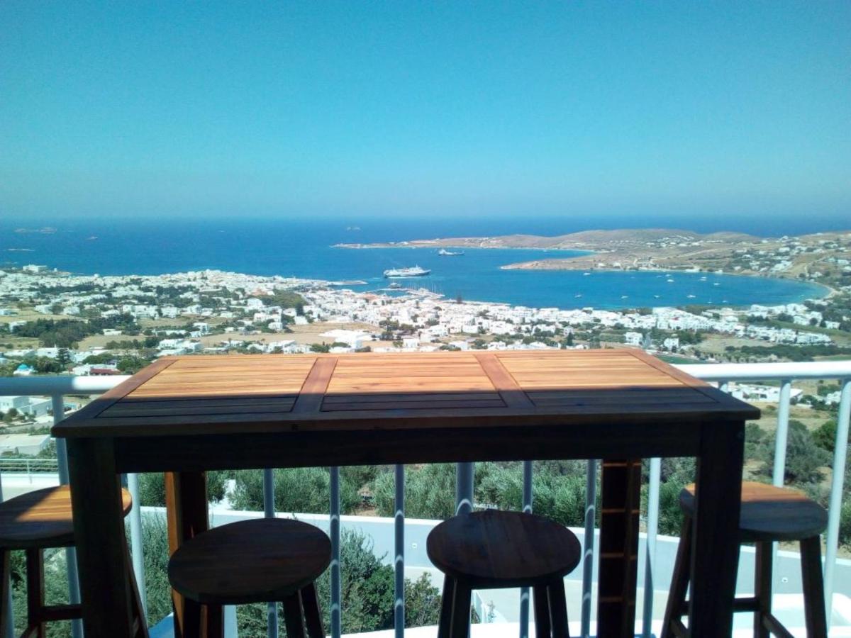 Semi-detached house on the heights of Parikia - Exceptional view of the Cyclades - Housity