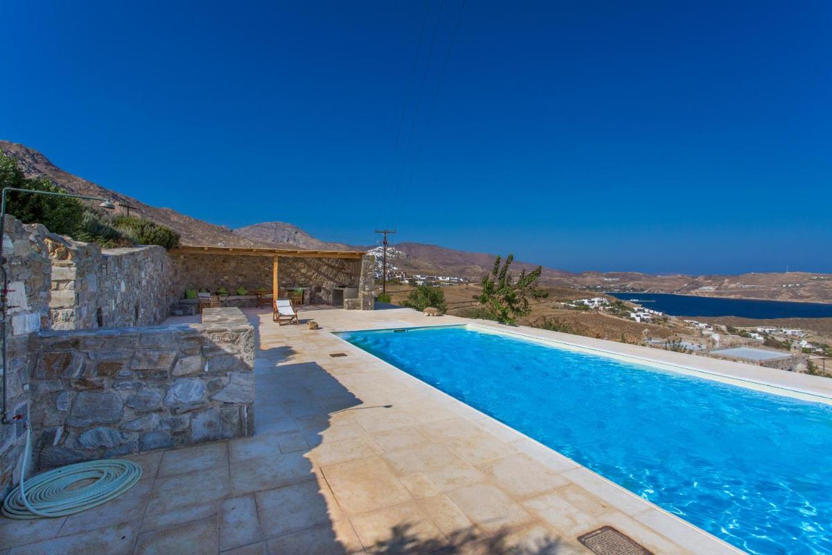 Suitetrails - Spacious 6 bdrm Stone Villa with Pool