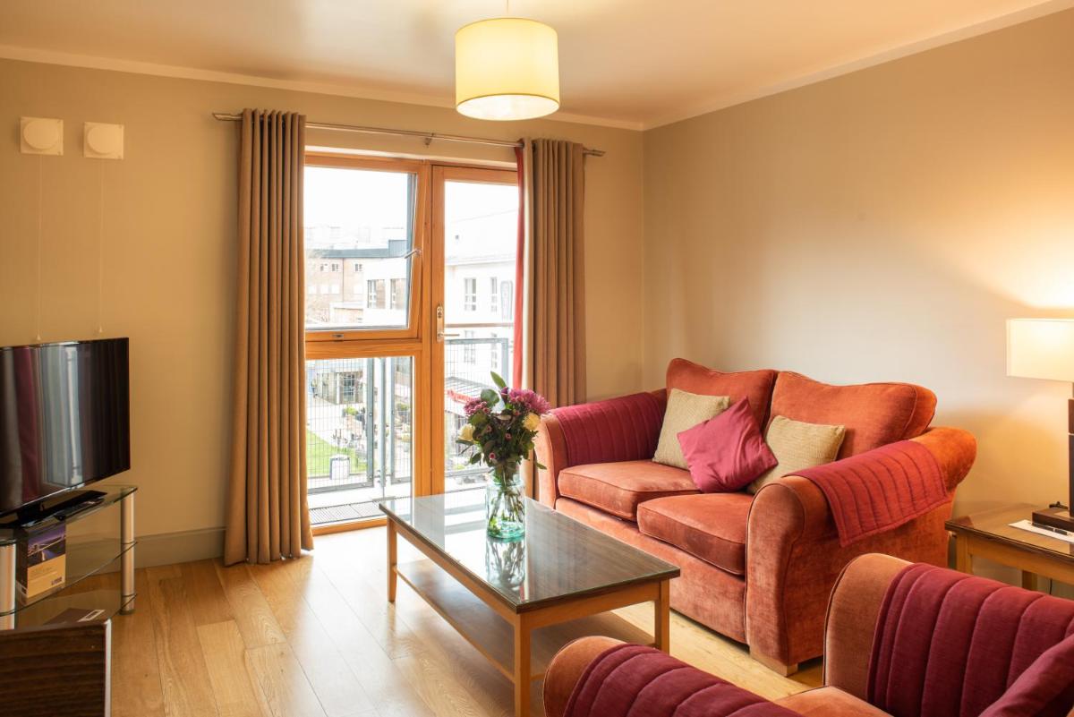 PREMIER SUITES Bristol Cabot - Housity