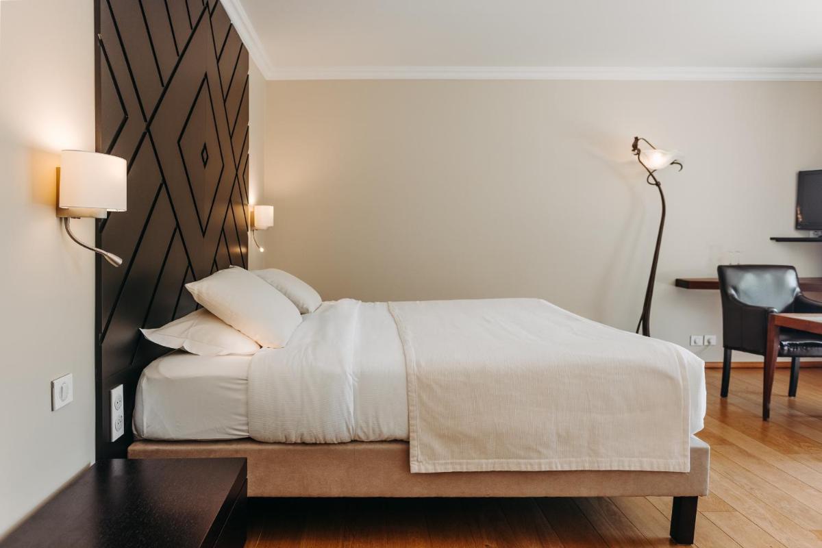 Un ou plusieurs lits dans un hébergement de l'établissement Les Frères Ibarboure - Hôtel 4 étoiles, Spa extérieur sensoriel et Restaurant étoilé à Bidart
