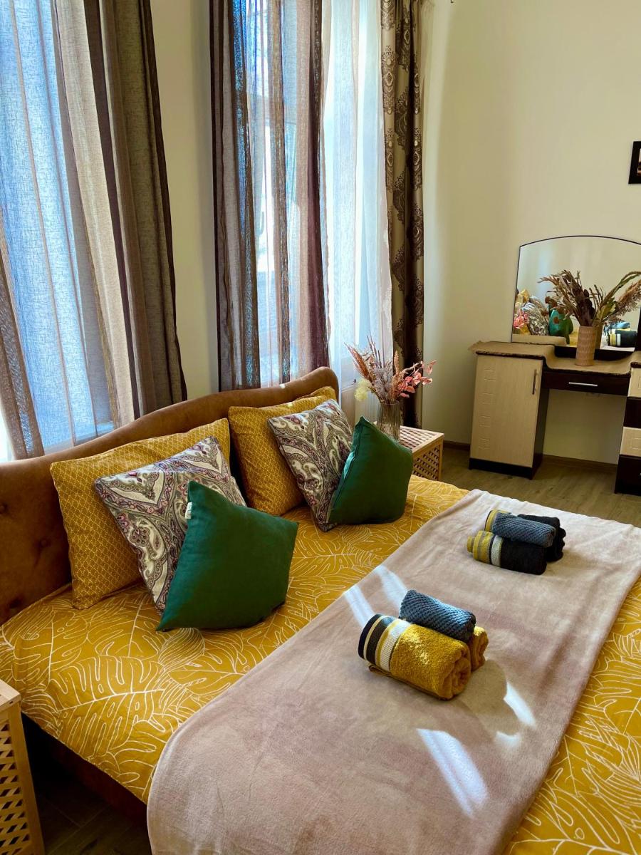 В САМОМУ ЦЕНТРІ МІСТА, ЗДАЮТЬСЯ В ПОДОБОВУ ОРЕНДУ, АПАРТАМЕНТИ ZONEofCOMFORT - Housity